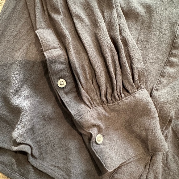 Banana Republic long sleeve blouse navy XS buttons pleats - Picture 4 of 6